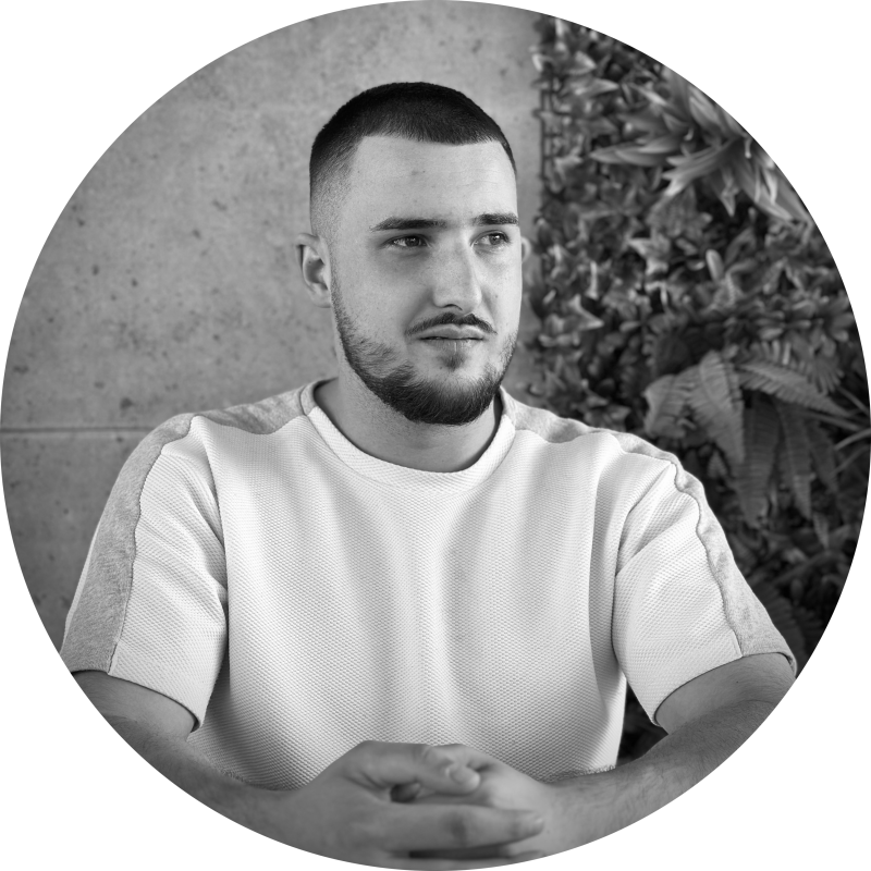 Kristóf (Master Barber)