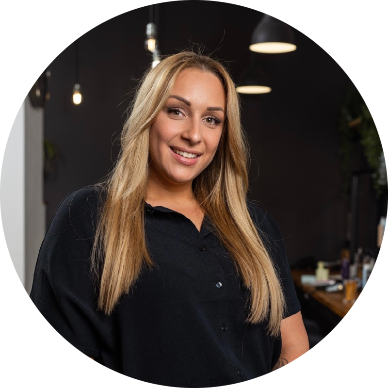 Telegdy Alexandra (Senior Stylist)