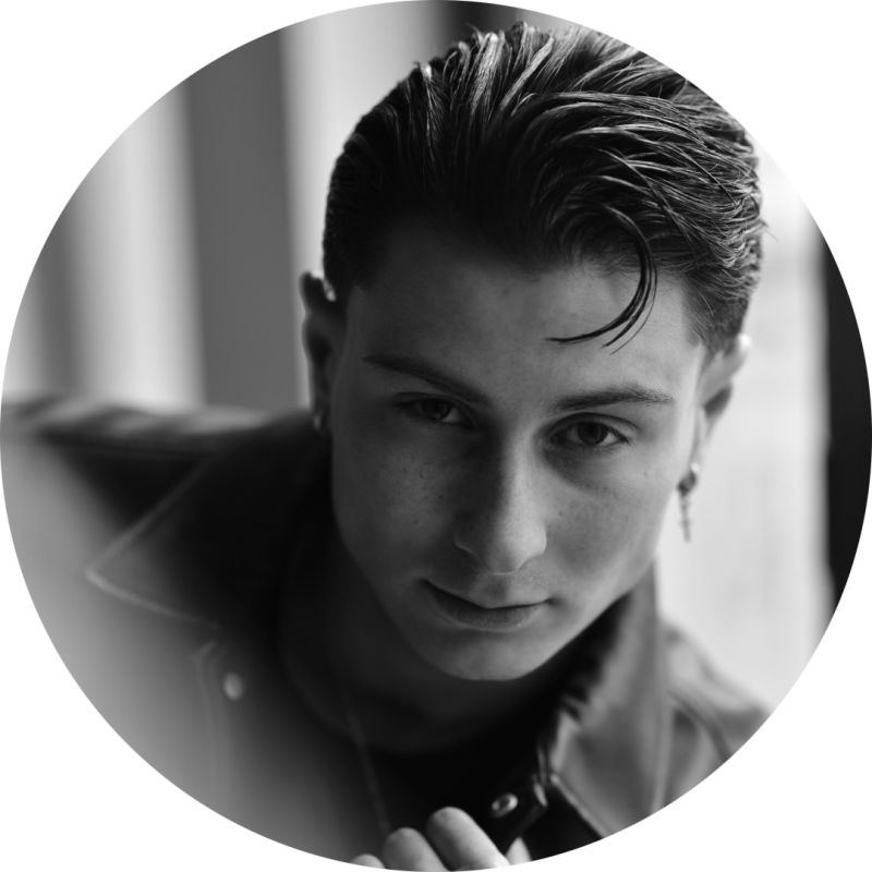 Csillag Máté ( SENIOR MASTER BARBER)