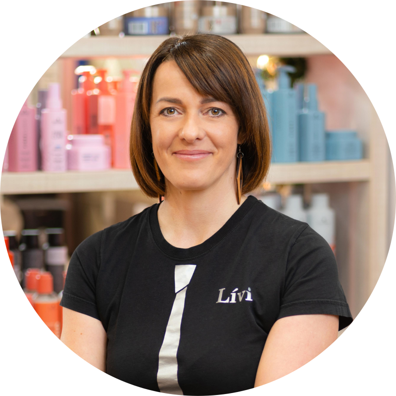 Recskiné Bunzel Lívia fodrászmester